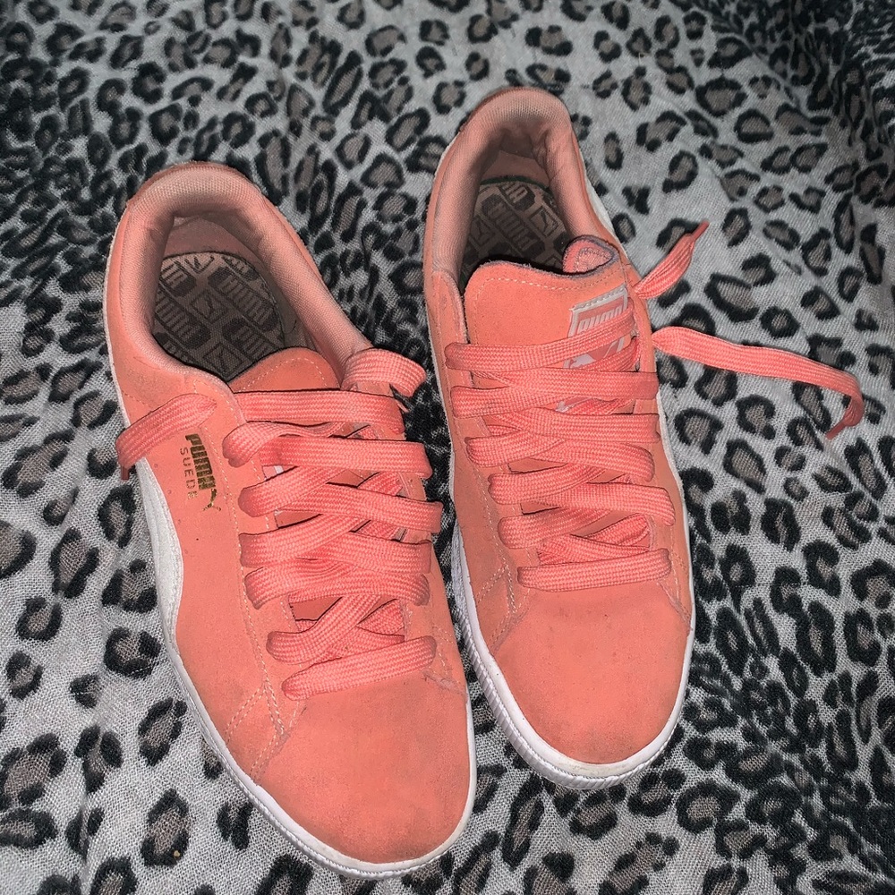 Woman’s Puma Size 10